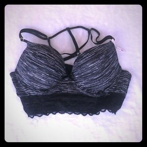 Daisy Fuentes bra 34B